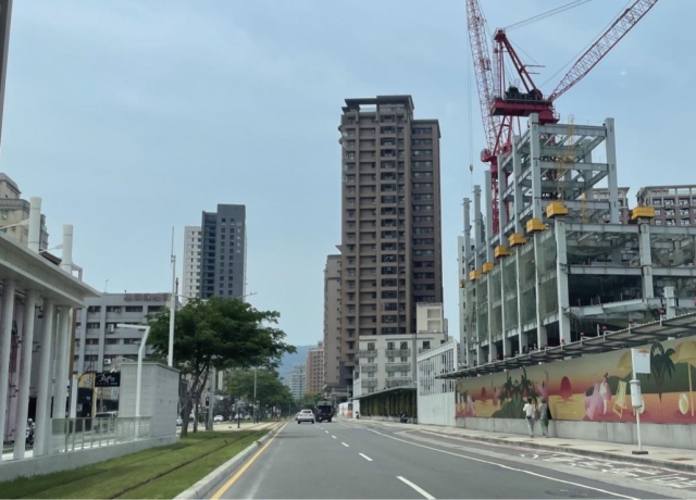 高市推動TOD 捷運紅橘線與黃線、輕軌、台鐵串聯 將形成特有「雙環路網」