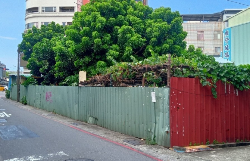 輕軌籬仔內站商二店面建地