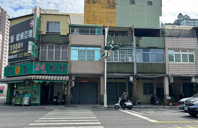 亞灣第一排金店面